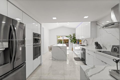 House in Miami Lakes, Florida 5 bedrooms № 1850769 - photo 24