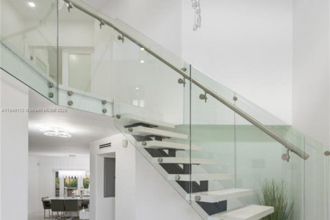 House in Miami Lakes, Florida 5 bedrooms № 1850769 - photo 10