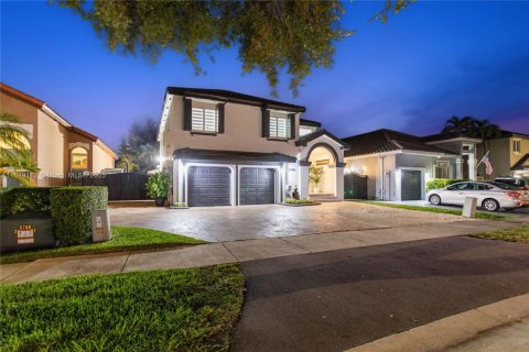House in Miami Lakes, Florida 5 bedrooms № 1850769 - photo 3