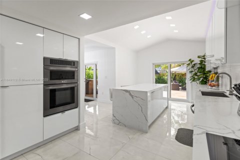House in Miami Lakes, Florida 5 bedrooms № 1850769 - photo 25
