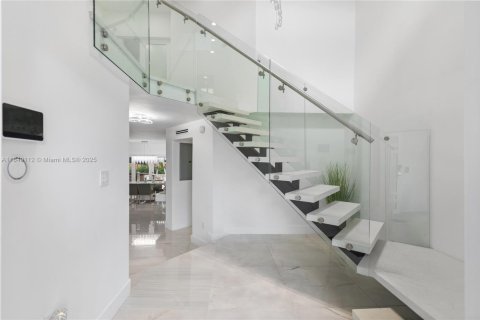 House in Miami Lakes, Florida 5 bedrooms № 1850769 - photo 8