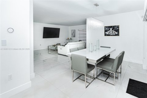 House in Miami Lakes, Florida 5 bedrooms № 1850769 - photo 18