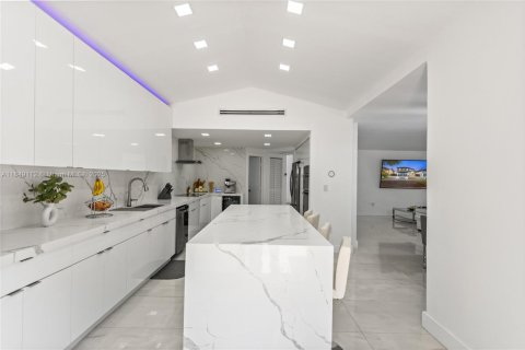 House in Miami Lakes, Florida 5 bedrooms № 1850769 - photo 22
