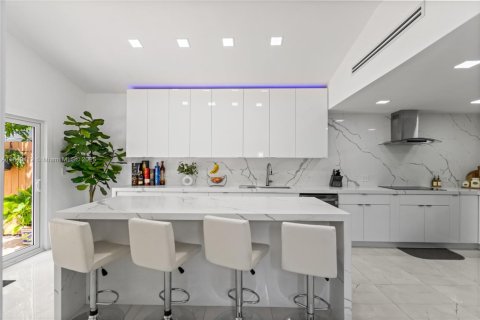 House in Miami Lakes, Florida 5 bedrooms № 1850769 - photo 21