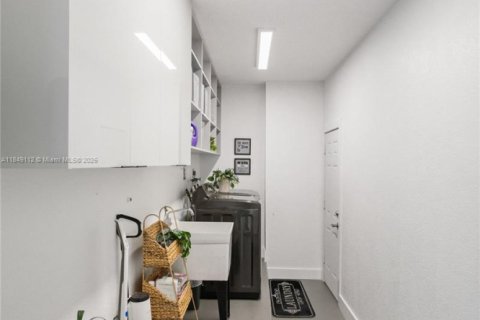 House in Miami Lakes, Florida 5 bedrooms № 1850769 - photo 29