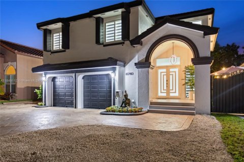 House in Miami Lakes, Florida 5 bedrooms № 1850769 - photo 1