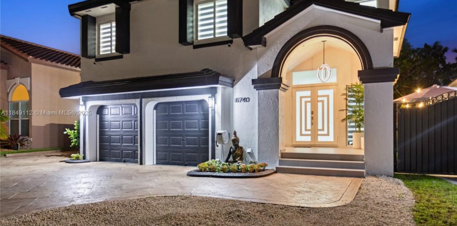 House in Miami Lakes, Florida 5 bedrooms № 1850769