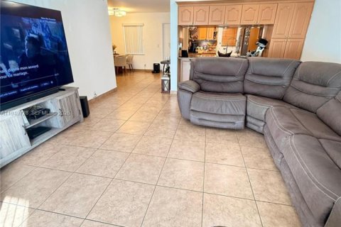 Купить кондоминиум в Холливуд, Флорида 2 спальни, 105.07м2, № 2005406 - фото 10