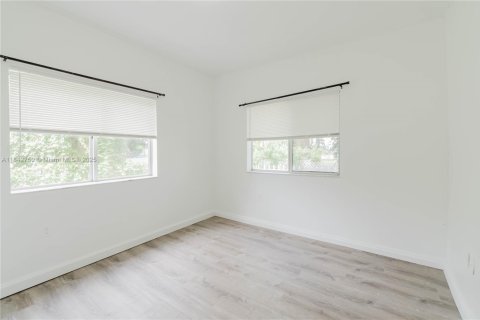 Condo in Miami, Florida, 2 bedrooms  № 1836182 - photo 9