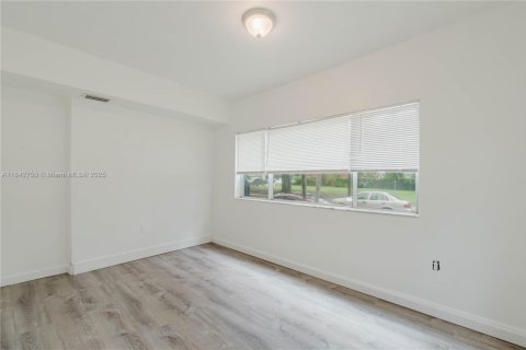 Condo in Miami, Florida, 2 bedrooms  № 1836182 - photo 10