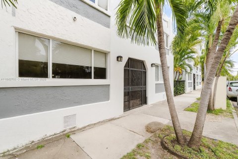 Condo in Miami, Florida, 2 bedrooms  № 1836182 - photo 15