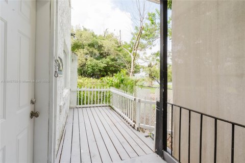 Condo in Miami, Florida, 2 bedrooms  № 1836182 - photo 4
