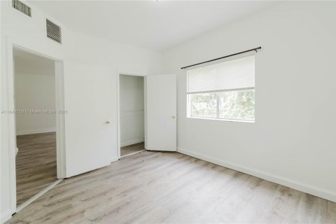 Condo in Miami, Florida, 2 bedrooms  № 1836182 - photo 21