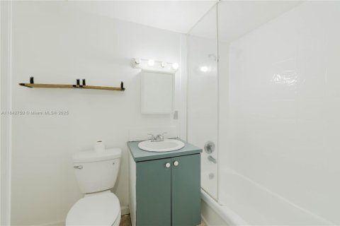 Copropriété à louer à Miami, Floride: 2 chambres, 64.38 m2 № 1836182 - photo 6
