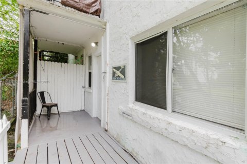 Condo in Miami, Florida, 2 bedrooms  № 1836182 - photo 17