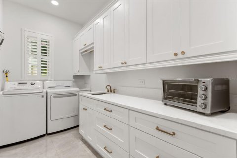 Casa en venta en Orlando, Florida, 5 dormitorios, 369.94 m2 № 2222063 - foto 29