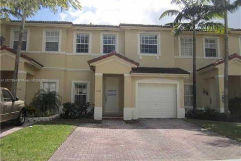 Townhouse in Homestead, Florida 3 bedrooms, 127.09 sq.m. № 1799280 - photo 1