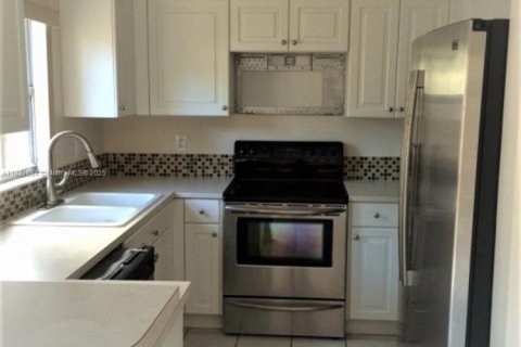 Townhouse in Homestead, Florida 3 bedrooms, 127.09 sq.m. № 1799280 - photo 2