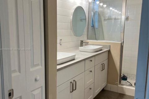 Townhouse in Homestead, Florida 3 bedrooms, 127.09 sq.m. № 1799280 - photo 11