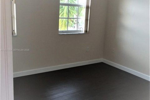 Townhouse in Homestead, Florida 3 bedrooms, 127.09 sq.m. № 1799280 - photo 15