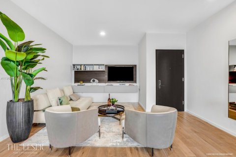 Condo in Miami, Florida, 3 bedrooms  № 2082149 - photo 2