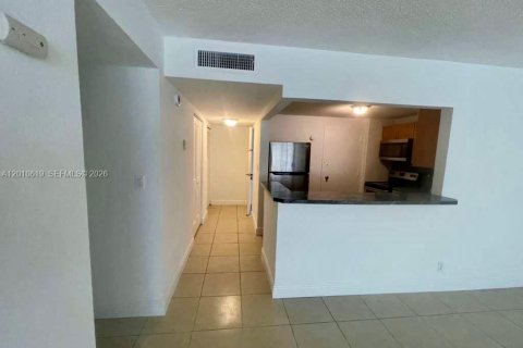 Condo in Miami, Florida, 3 bedrooms  № 2076466