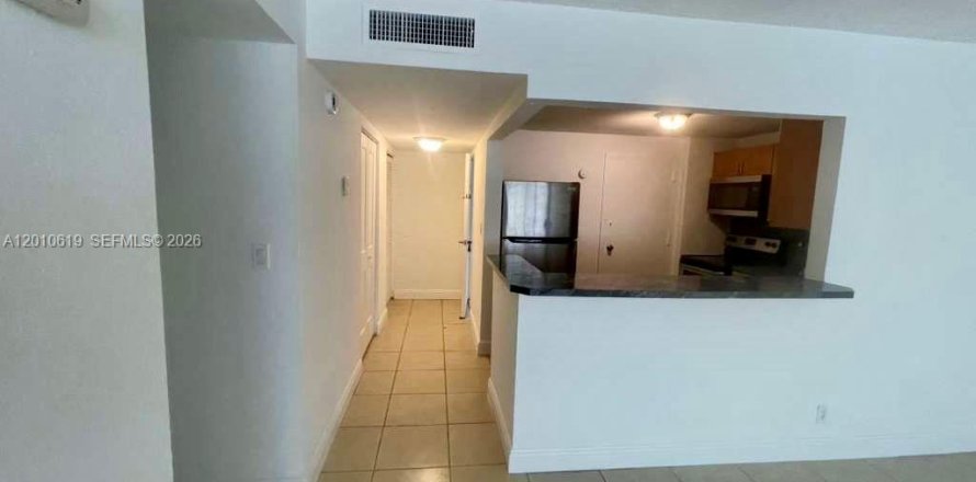 Condo in Miami, Florida, 3 bedrooms № 2076466