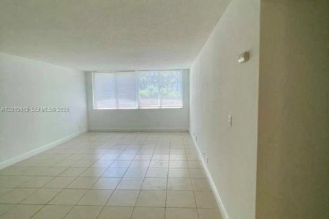 Condo in Miami, Florida, 3 bedrooms № 2076466 - photo 4