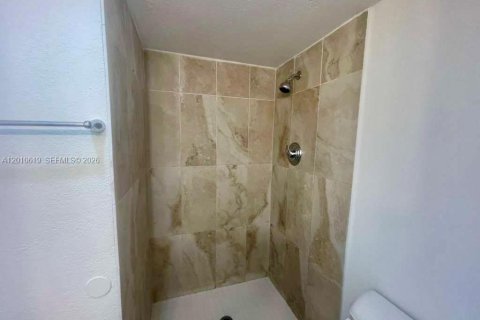 Condo in Miami, Florida, 3 bedrooms № 2076466 - photo 11
