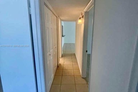 Condo in Miami, Florida, 3 bedrooms № 2076466 - photo 7