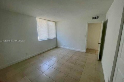 Condo in Miami, Florida, 3 bedrooms № 2076466 - photo 5