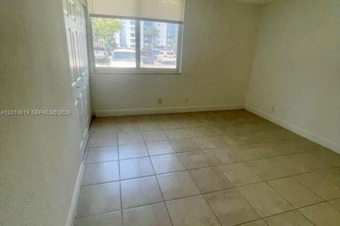 Condo in Miami, Florida, 3 bedrooms № 2076466 - photo 12