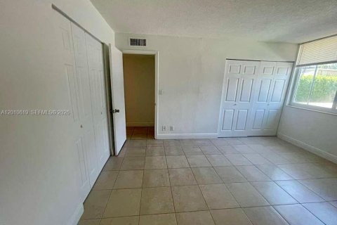 Condo in Miami, Florida, 3 bedrooms № 2076466 - photo 8