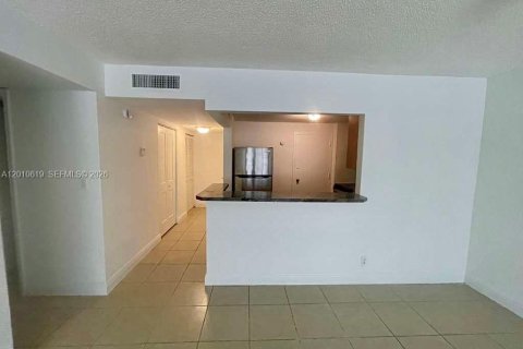 Condo in Miami, Florida, 3 bedrooms № 2076466 - photo 3