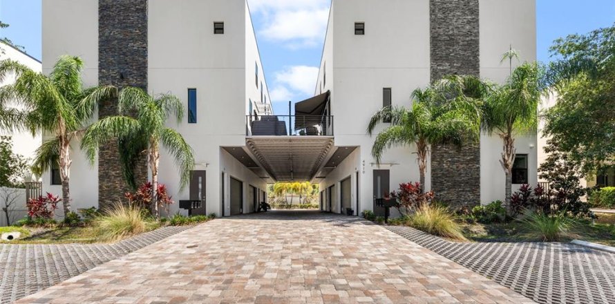Adosado en Tampa, Florida 3 dormitorios, 209.31 m2 № 2223330