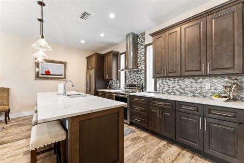 Adosado en venta en Tampa, Florida, 3 dormitorios, 209.31 m2 № 2223330 - foto 6