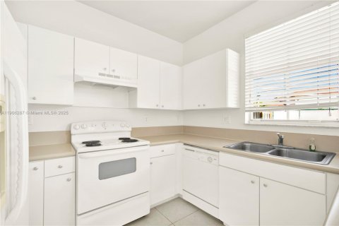 Touwnhouse à vendre à Homestead, Floride: 3 chambres, 155.98 m2 № 1963223 - photo 10