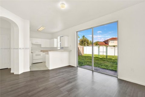 Touwnhouse à vendre à Homestead, Floride: 3 chambres, 155.98 m2 № 1963223 - photo 8