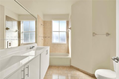 Touwnhouse à vendre à Homestead, Floride: 3 chambres, 155.98 m2 № 1963223 - photo 20