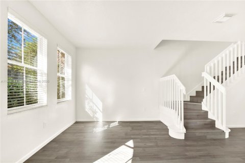 Touwnhouse à vendre à Homestead, Floride: 3 chambres, 155.98 m2 № 1963223 - photo 2