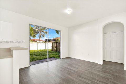 Touwnhouse à vendre à Homestead, Floride: 3 chambres, 155.98 m2 № 1963223 - photo 7