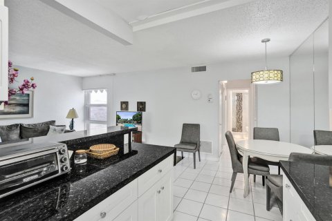 Copropriété à vendre à Lauderdale-by-the-Sea, Floride: 1 chambre, 51.65 m2 № 2431504 - photo 10