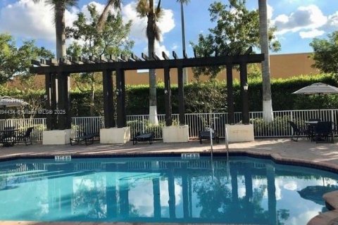 Снять в аренду кондоминиум в Майами, Флорида 3 спальни, 134.24м2, № 1947030 - фото 16