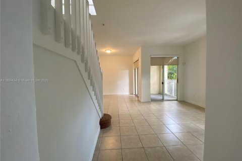 Снять в аренду кондоминиум в Майами, Флорида 3 спальни, 134.24м2, № 1947030 - фото 2