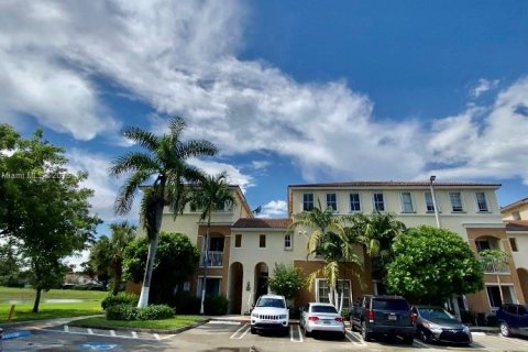 Снять в аренду кондоминиум в Майами, Флорида 3 спальни, 134.24м2, № 1947030 - фото 1