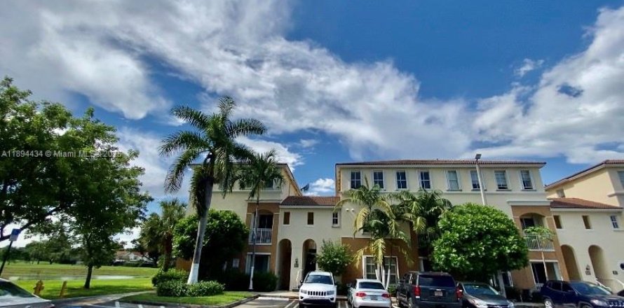 Кондоминиум с 3 спальнями в Майами, Флорида № 1947030