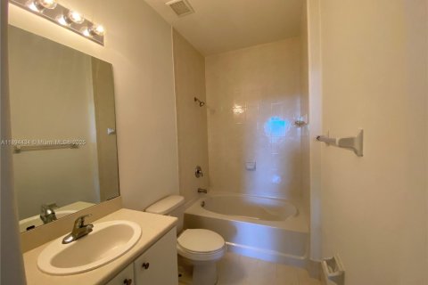 Снять в аренду кондоминиум в Майами, Флорида 3 спальни, 134.24м2, № 1947030 - фото 12