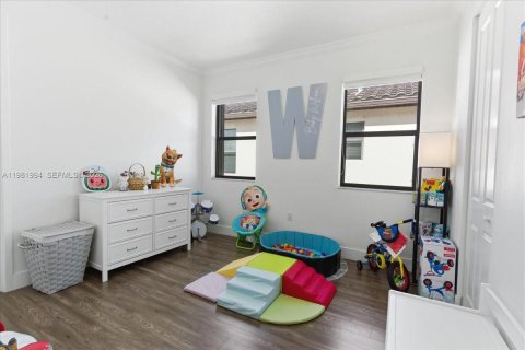 House in Hialeah, Florida 3 bedrooms, 188.13 sq.m. № 2043272 - photo 24