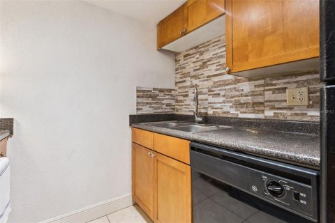 Condo in Winter Park, Florida, 1 bedroom № 2099131 - photo 11