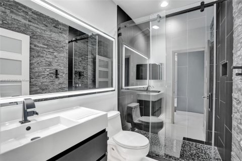 House in Pembroke Pines, Florida 4 bedrooms, 239.78 sq.m. № 2013123 - photo 11